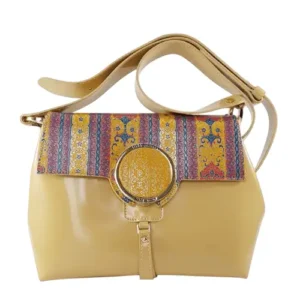 オレンジ色の牛革ショルダーバッグ